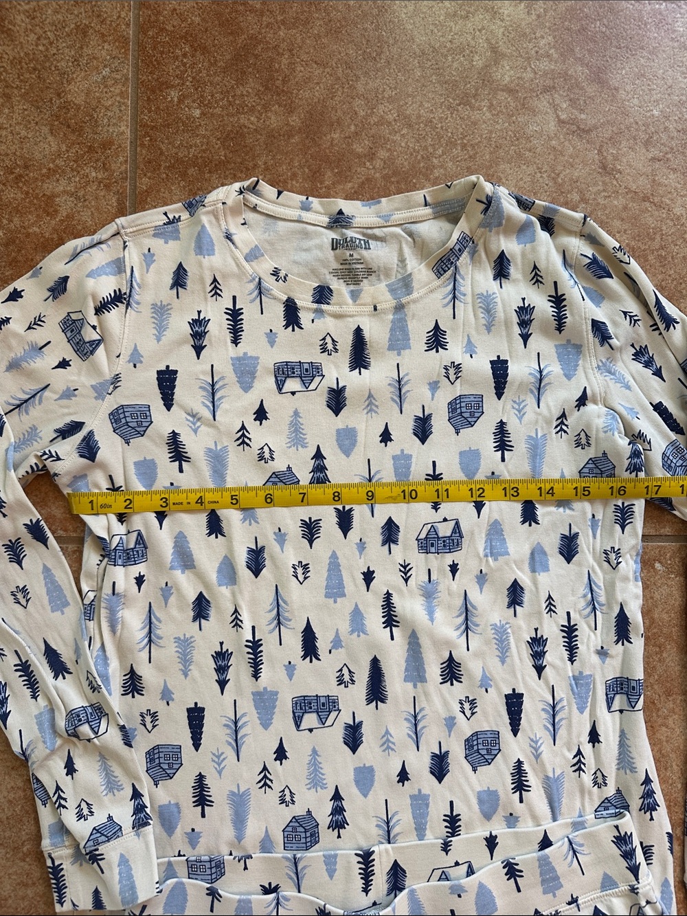 Duluth Trading Co Cream and Blue Winter Woodland Print Women’s Pajama Set - Picture 3 of 9
